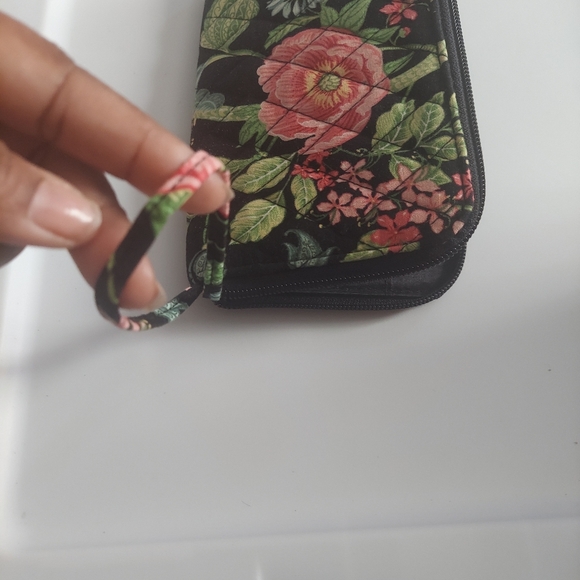 EUC - VERA BRADLEY WRISLET/WALLET - Picture 5 of 6